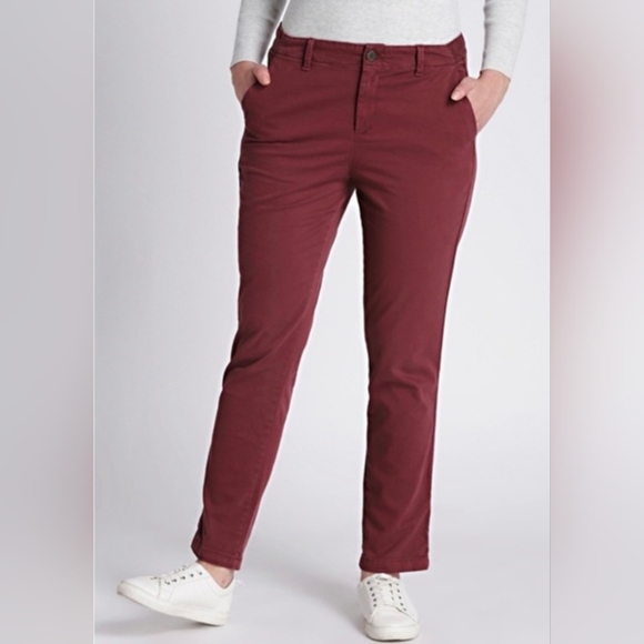GAP Pants - NWOT Gap Girlfriend Chinos - Burgundy - Size 6